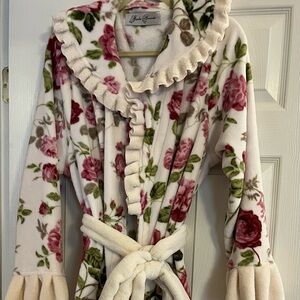 Victorian Trading Company Floral Ruffled Robe L/XL